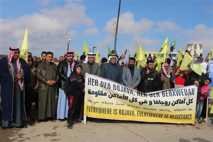 أهالي شمال وشرق سوريا يحتفلون بذكرى تأسيس PKK وينددون بهجمات الاحتلال التركي