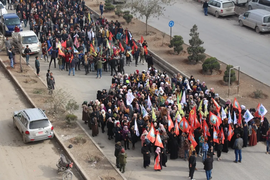 أهالي شمال وشرق سوريا يحتفلون بذكرى تأسيس PKK وينددون بهجمات الاحتلال التركي