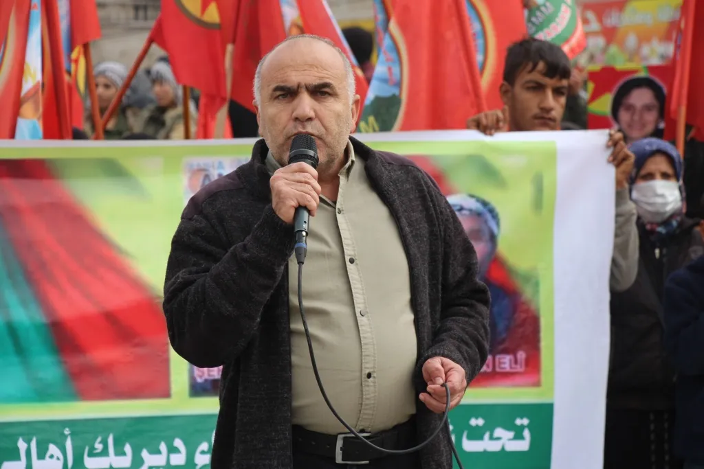 أهالي شمال وشرق سوريا يحتفلون بذكرى تأسيس PKK وينددون بهجمات الاحتلال التركي