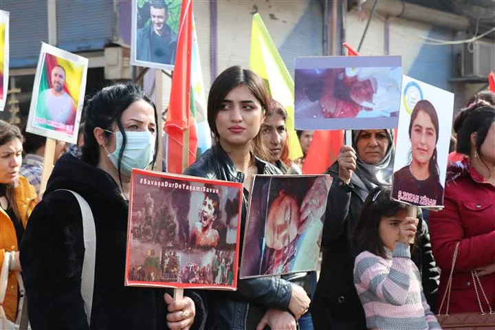 أهالي شمال وشرق سوريا يحتفلون بذكرى تأسيس PKK وينددون بهجمات الاحتلال التركي