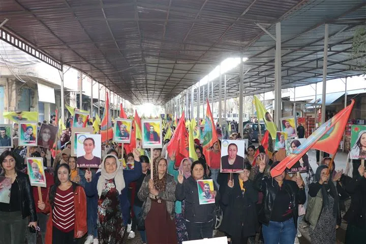 أهالي شمال وشرق سوريا يحتفلون بذكرى تأسيس PKK وينددون بهجمات الاحتلال التركي