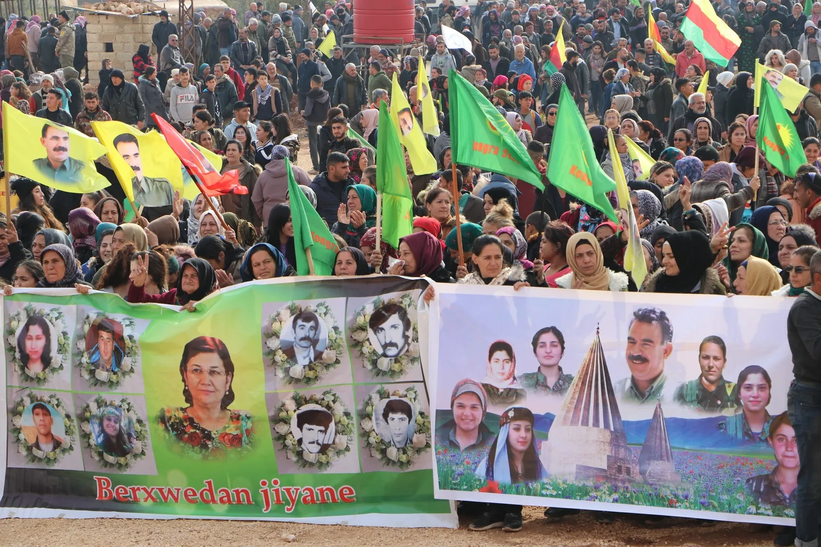 أهالي شمال وشرق سوريا يحتفلون بذكرى تأسيس PKK وينددون بهجمات الاحتلال التركي