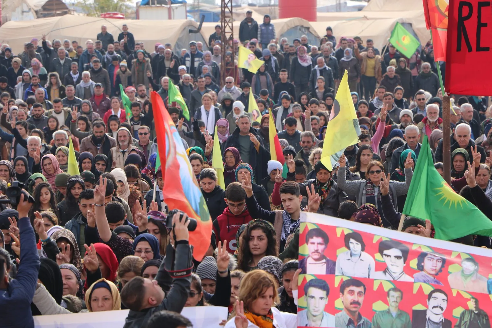 أهالي شمال وشرق سوريا يحتفلون بذكرى تأسيس PKK وينددون بهجمات الاحتلال التركي