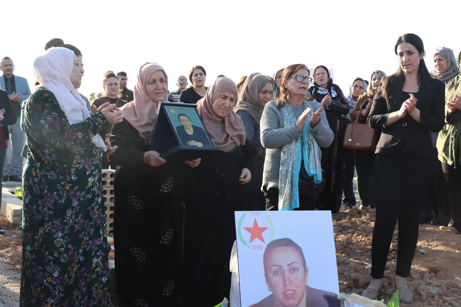 الآلاف يستذكرون الشهيدين زينب ويلماز ويؤكدون على استمرار المقاومة في وجه العدو