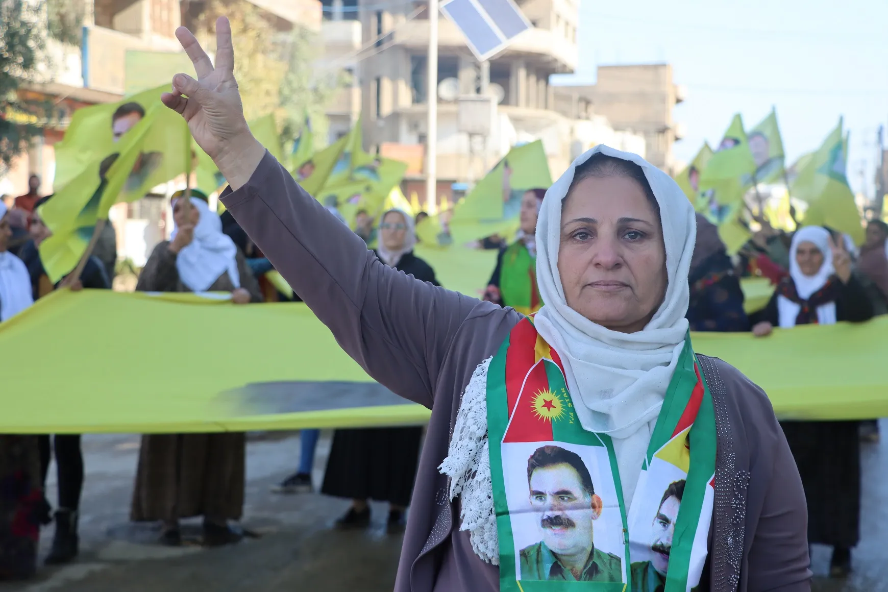 أهالي قامشلو يتعهدون برفع وتيرة النضال حتى تحقيق الحرية الجسدية للقائد أوجلان