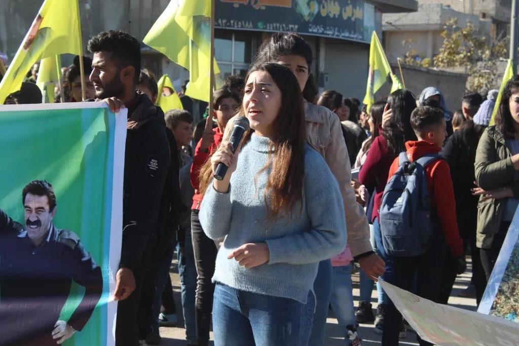 ​​​​​​​الألاف في إقليم الفرات ومنبج ينددون بالعزلة على القائد أوجلان ويطالبون بحريته الجسدية