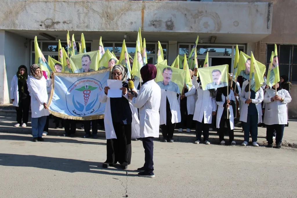 ​​​​​​​الألاف في إقليم الفرات ومنبج ينددون بالعزلة على القائد أوجلان ويطالبون بحريته الجسدية