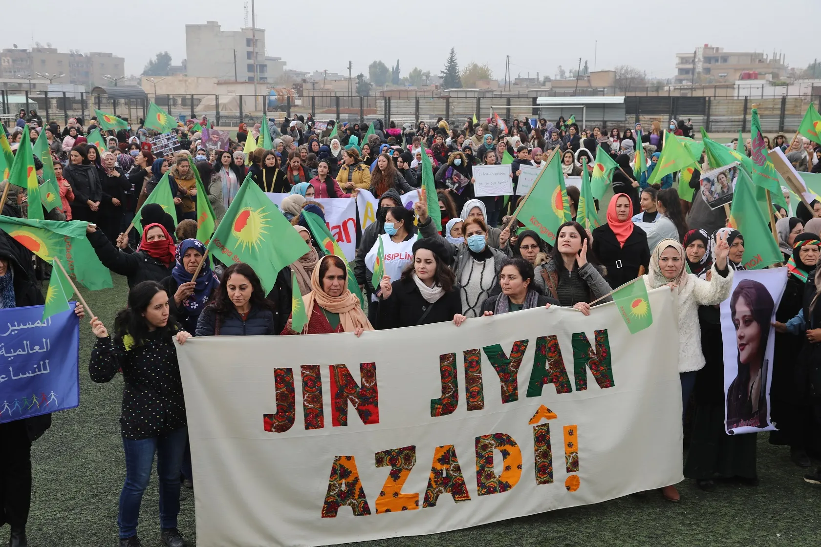 ​​​​​​​دعماً لانتفاضة النساء في إيران وتنديداً بمجزرة باريس الثانية.. وقفة احتجاجية في إقليم الجزيرة