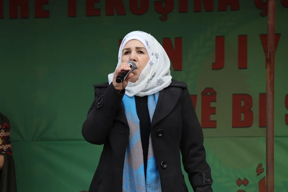 ​​​​​​​دعماً لانتفاضة النساء في إيران وتنديداً بمجزرة باريس الثانية.. وقفة احتجاجية في إقليم الجزيرة