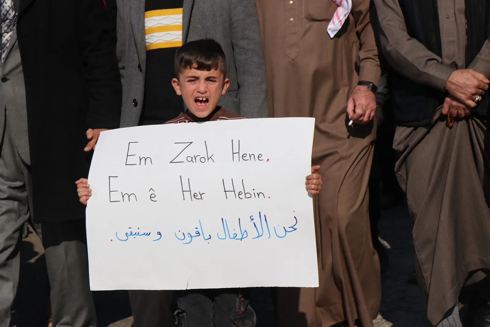 ​​​​​​​المئات في الشيخ مقصود والشهباء يتظاهرون تنديداً بالحصار ويهتفون" لن نركع للظلم، المقاومة حياة"