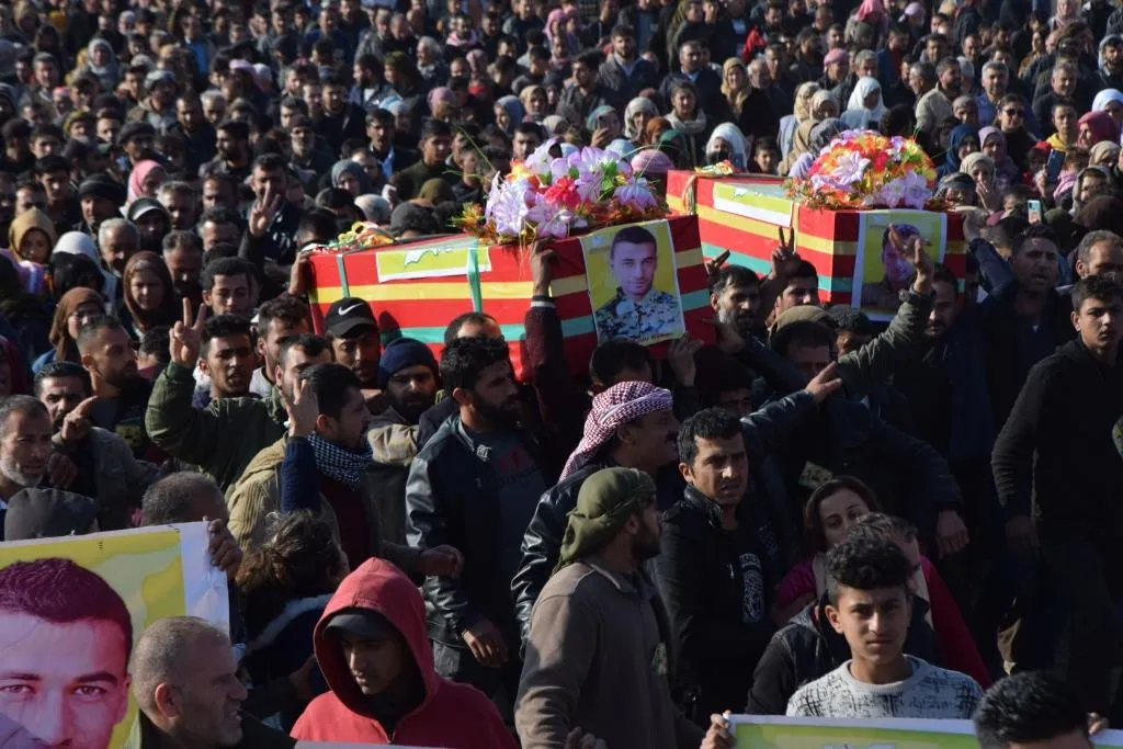 ​​​​​​​أهالي إقليم الفرات يشيعون جثامين 3 شهداء إلى مثواهم الأخير في مزار الشهيدة دجلة  