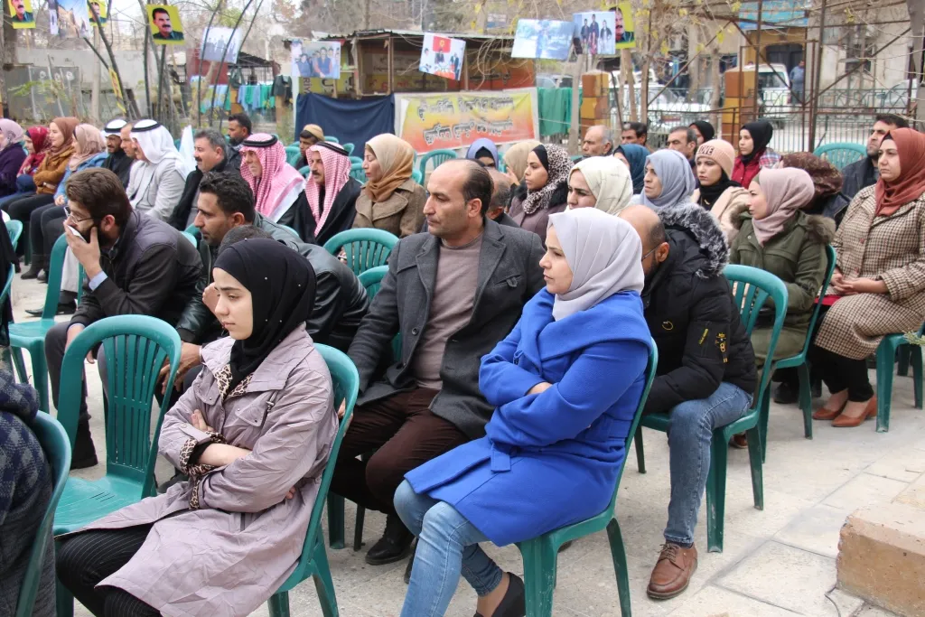 خيمة اعتصام لاتحاد المرأة الشابة في منبج للمطالبة بحرية القائد أوجلان الجسدية