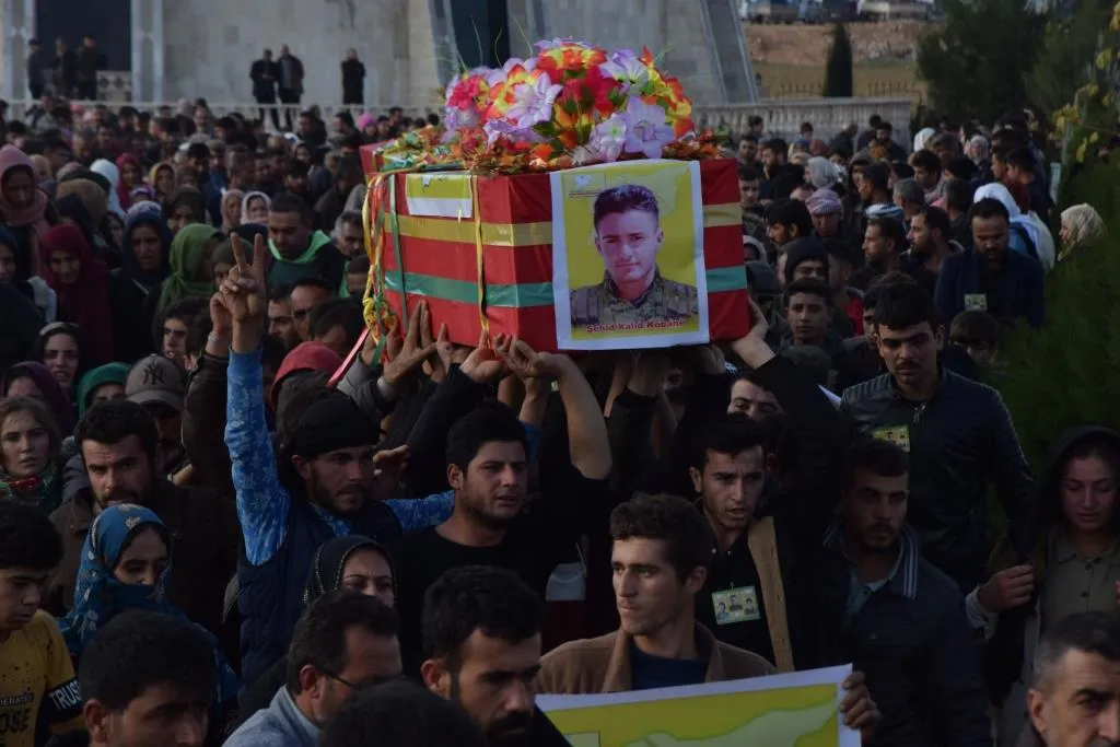 ​​​​​​​أهالي إقليم الفرات يشيعون جثامين 3 شهداء إلى مثواهم الأخير في مزار الشهيدة دجلة  