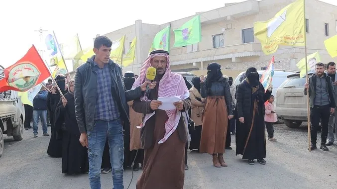 أهالي الرقة ودير الزور يطالبون بالحرية الجسدية للقائد عبد الله أوجلان