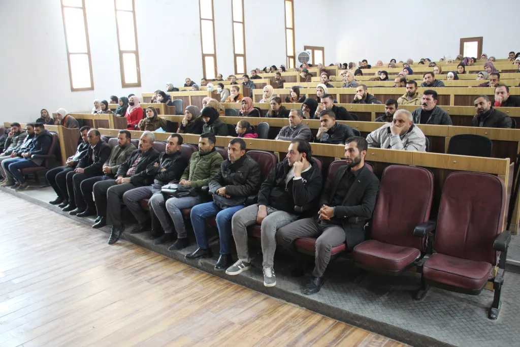 استمرار عقد الاجتماعات الجماهيرية في منبج والأهالي يطالبون باستمرار عقد مثل هذه الاجتماعات