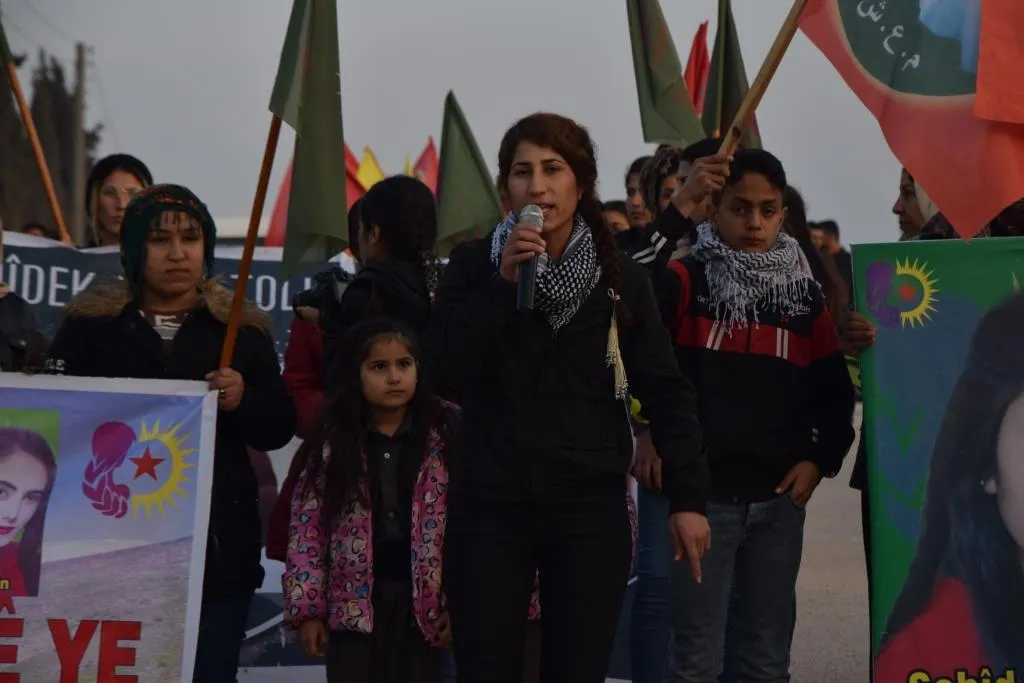 ​​​​​​​أهالي كوباني ومنبج يستذكرون الشهداء ويؤكدون على مواصلة المقاومة حتى النصر