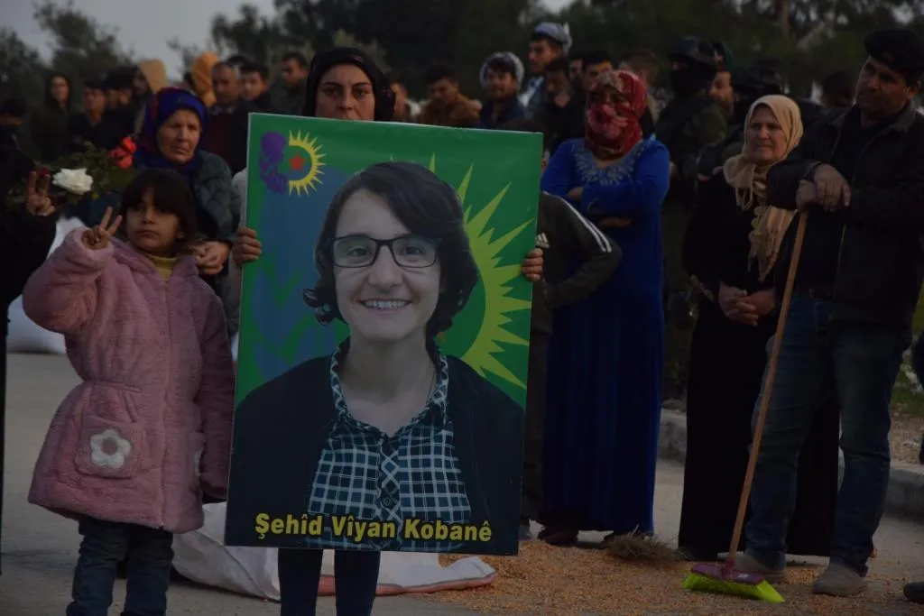 ​​​​​​​أهالي كوباني ومنبج يستذكرون الشهداء ويؤكدون على مواصلة المقاومة حتى النصر