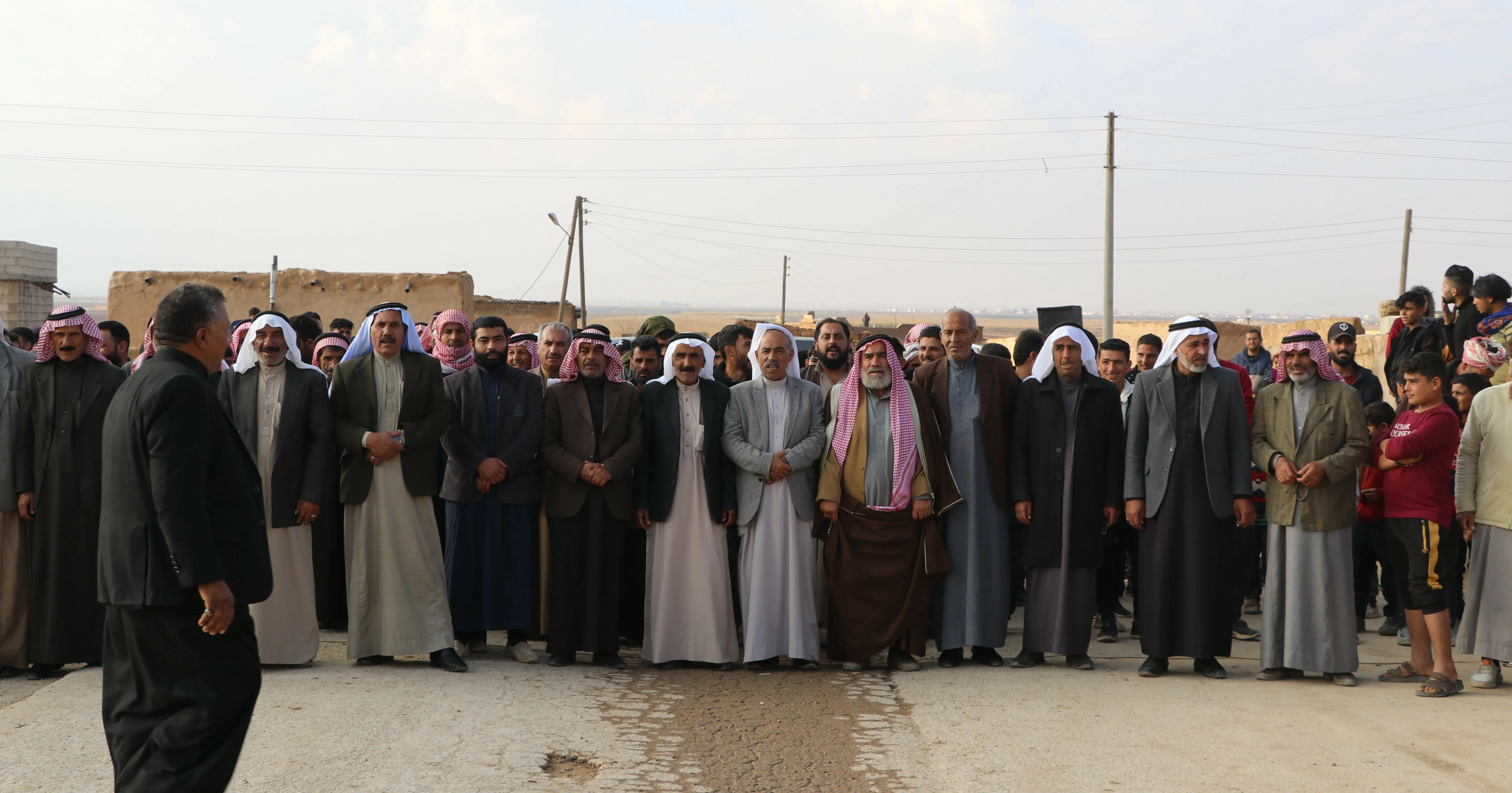 ​​​​​​​عين عيسى ...أهالي قرية شيخ حسن يتظاهرون ضد الاحتلال التركي ويؤكدون دعمهم لقسد
