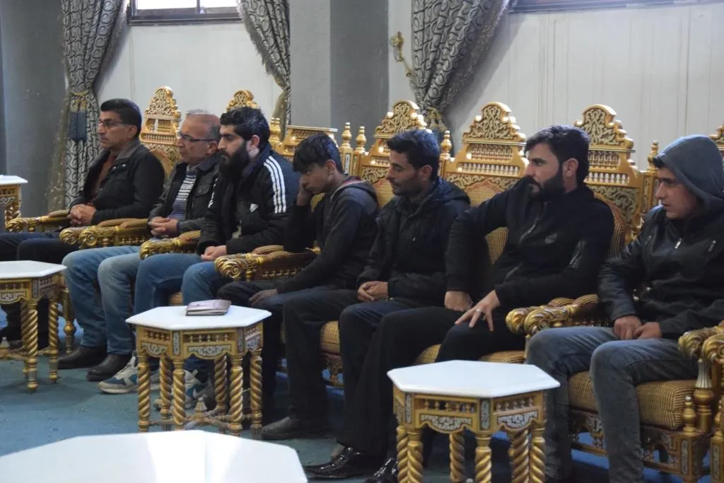 ​​​​​​​الإدارة الذاتية في إقليم الفرات تجتمع مع مهاجرين أعادتهم من الجزائر