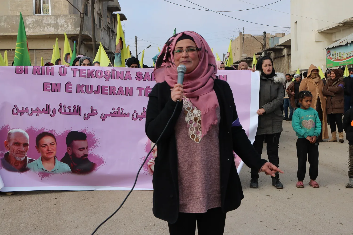 المئات في مقاطعة قامشلو ينددون بمجزرة باريس ويتعهدون بمواصلة النضال حتى محاسبة القتلة