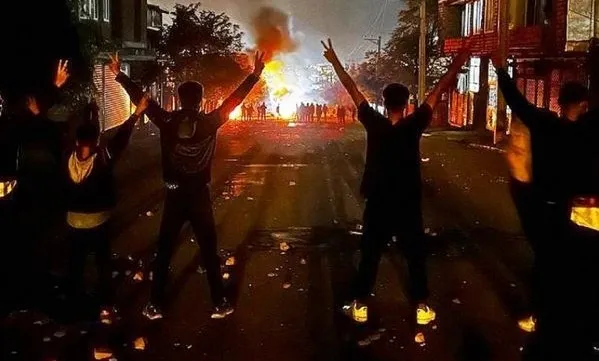 ​​​​​​​احتجاجات في روجهلات وإيران والقوات الإيرانية تواجهها بالنيران