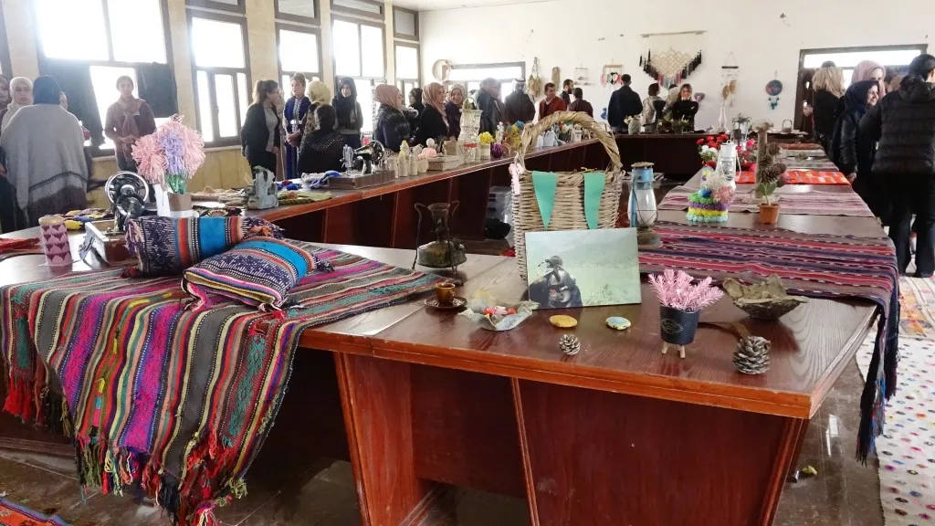 افتتاح معرض للأعمال اليدوية النسائية في ناحية عين عيسى