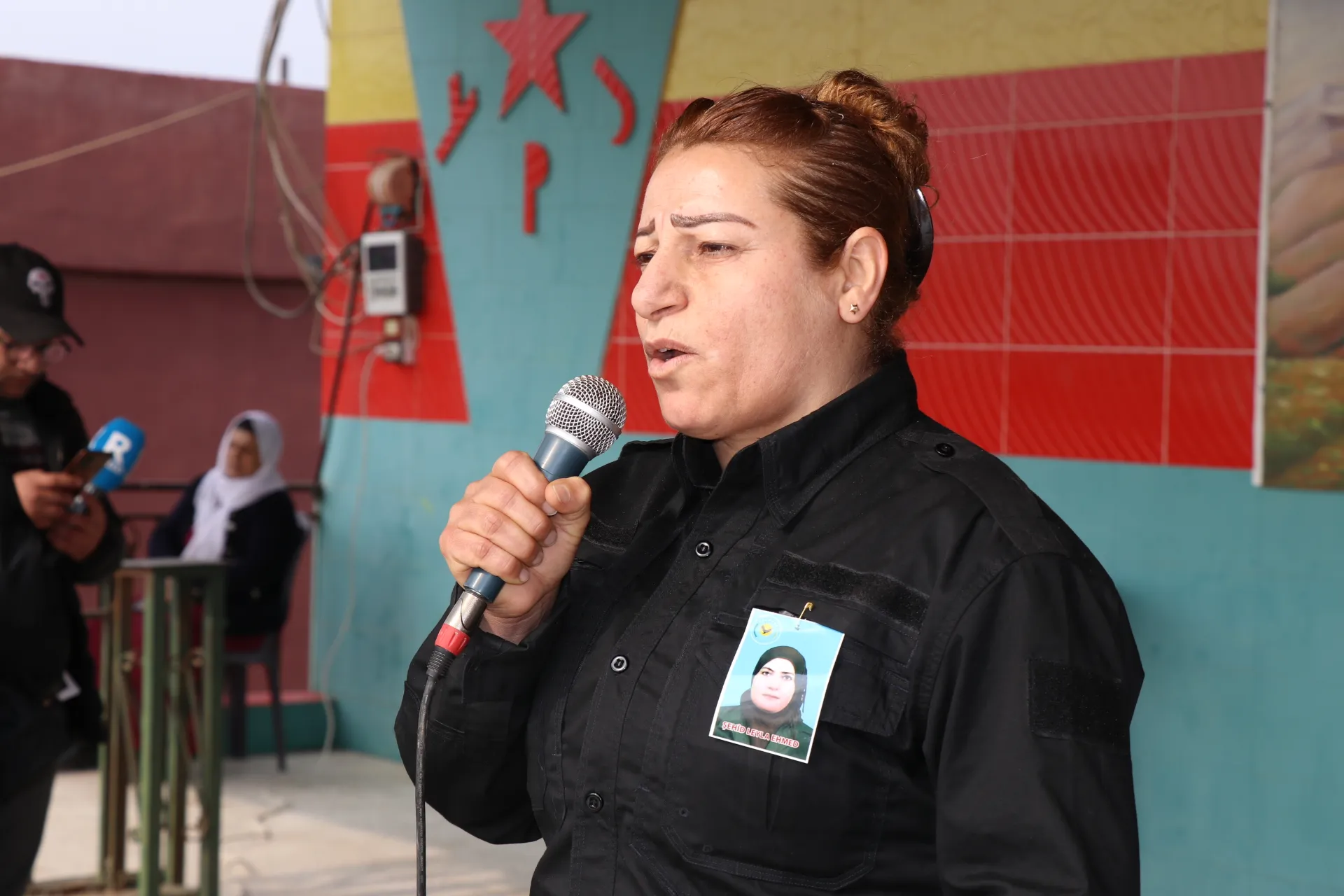 ​​​​​​​المئات في قامشلو يشيّعون جثمان شهيدة في قوى الأمن الداخلي- المرأة