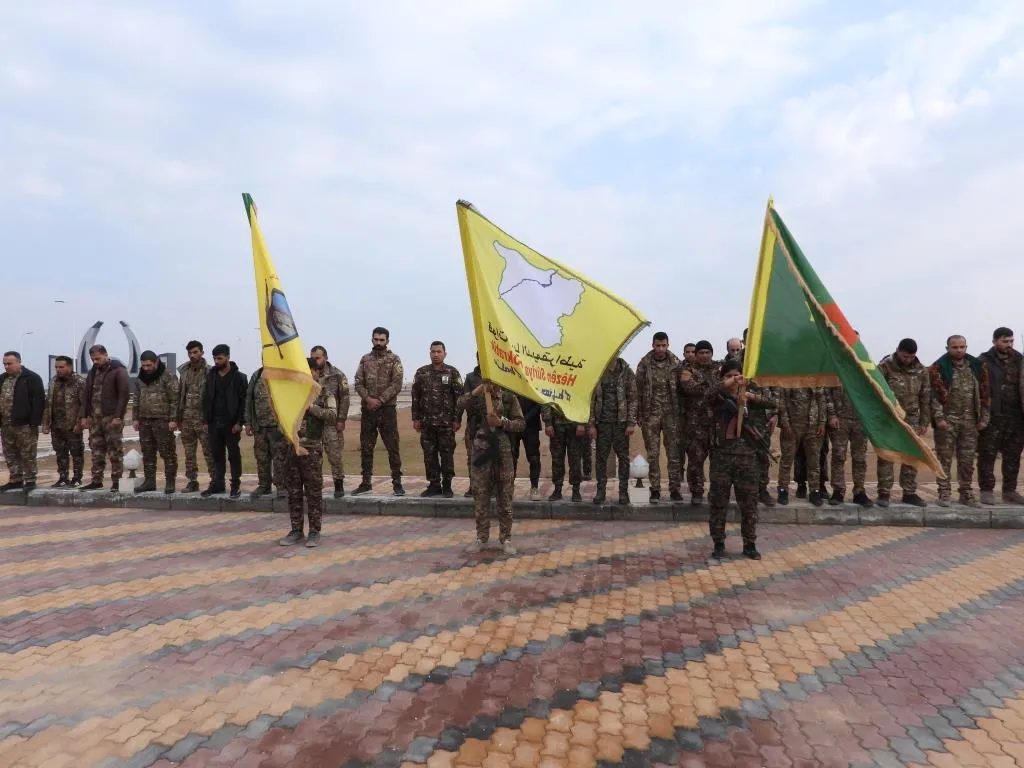 أهالي الطبقة يشيّعون جثمان الشهيد ناصر المنشار إلى مثواه الأخير