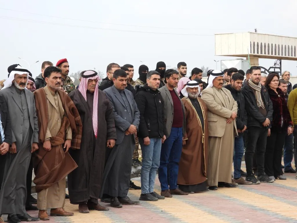 أهالي الطبقة يشيّعون جثمان الشهيد ناصر المنشار إلى مثواه الأخير
