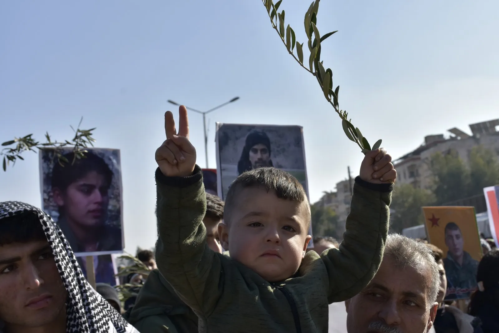 تظاهرة في حلب ..." اللذين صمدوا 58 يوماً أمام هجمات الاحتلال قادرون على تحرير عفرين"