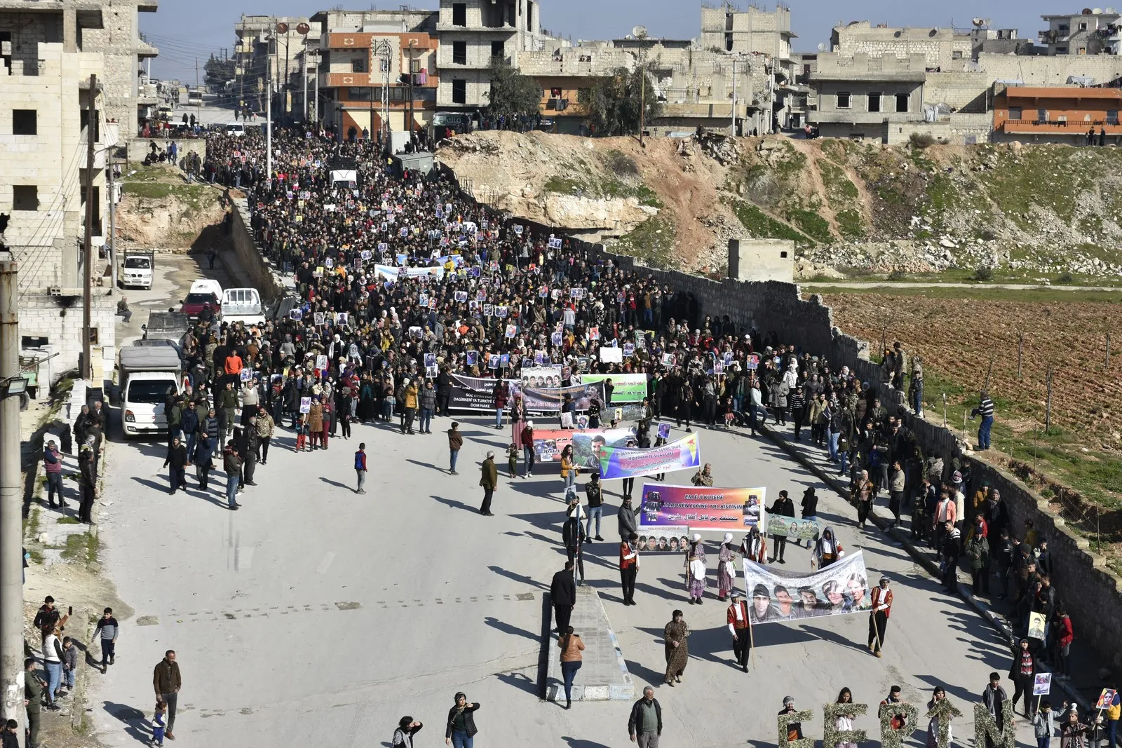 تظاهرة في حلب ..." اللذين صمدوا 58 يوماً أمام هجمات الاحتلال قادرون على تحرير عفرين"