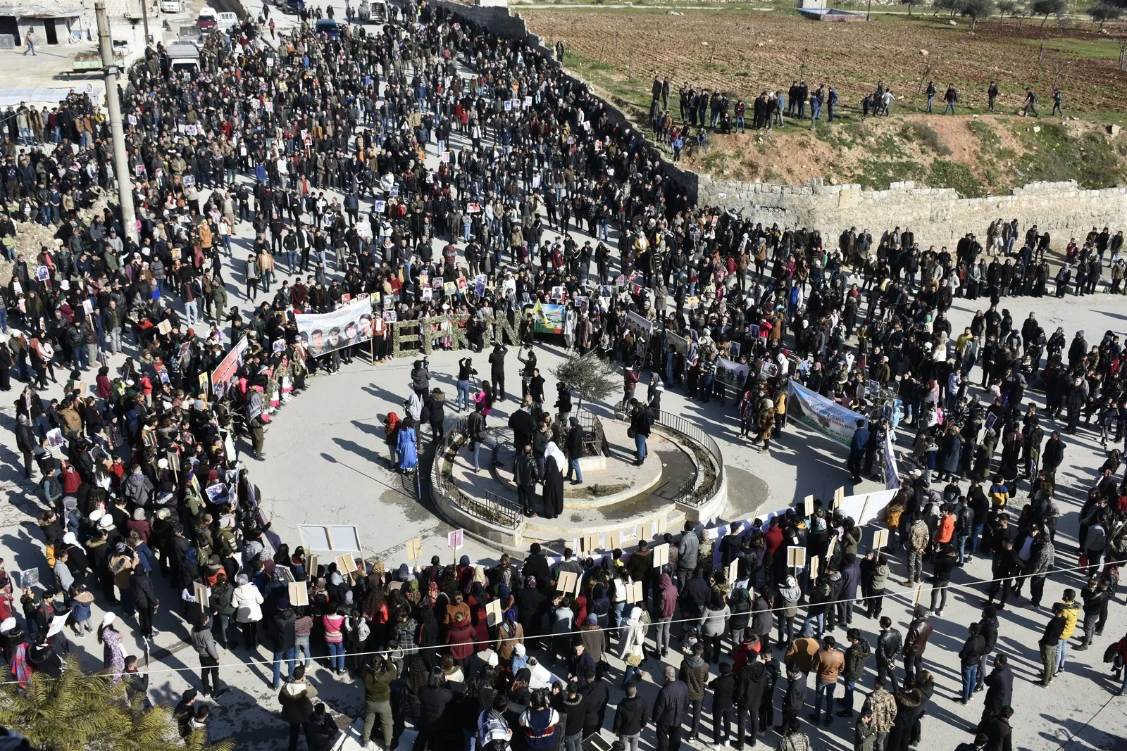 تظاهرة في حلب ..." اللذين صمدوا 58 يوماً أمام هجمات الاحتلال قادرون على تحرير عفرين"