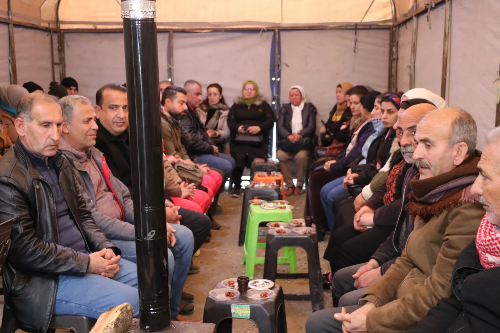 تقديم واجب العزاء لذوي ضحايا انهيار المبنى في حي الشيخ مقصود