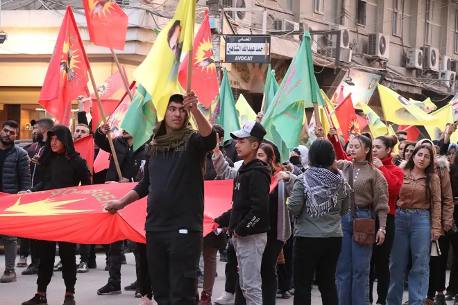 خلال مظاهرة.. الشبيبة يطالبون برفع العزلة عن القائد أوجلان وتحقيق حريته الجسدية