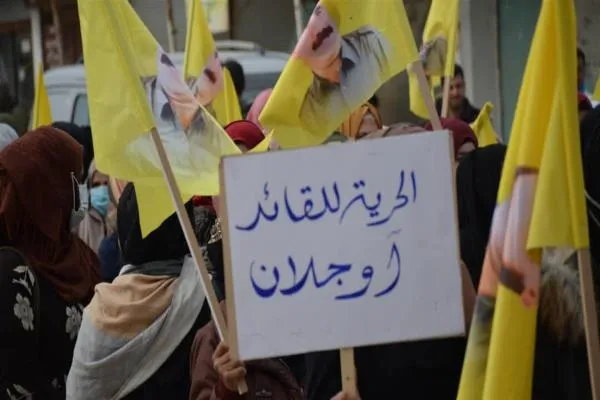 أسر الشهداء: سنناضل على الدوام حتى تحقيق الحرية الجسدية لقائدنا