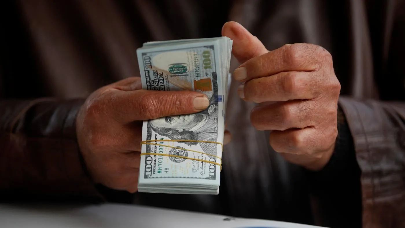 ​​​​​​​مسؤولون عراقيون: ملايين الدولارات تُهرب يومياً عبر معبر إبراهيم الخليل إلى تركيا