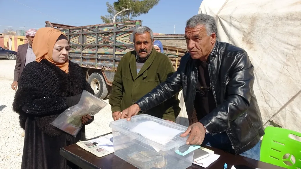 ​​​​​​​مهجرو كري سبي يقدمون المساعدات لمتضرري الزلزال