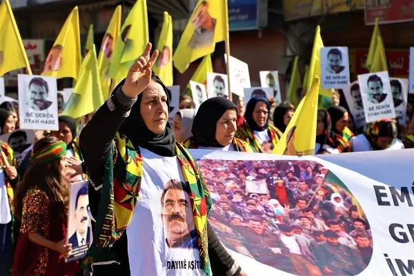 ​​​​​​​تنديداً بالمؤامرة الدولية... أصوات عشرات الآلاف من المتظاهرين تصدح في إقليم الجزيرة – تم التحديث