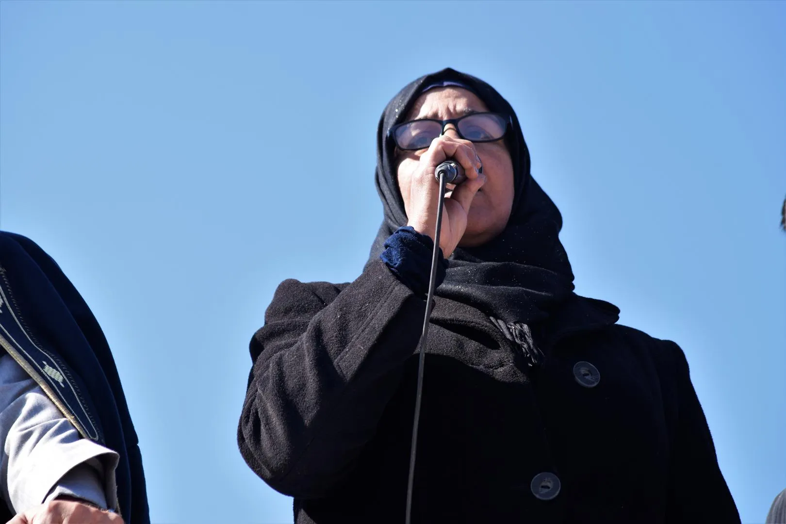 ​​​​​​​تنديداً بالمؤامرة الدولية... أصوات عشرات الآلاف من المتظاهرين تصدح في إقليم الجزيرة – تم التحديث