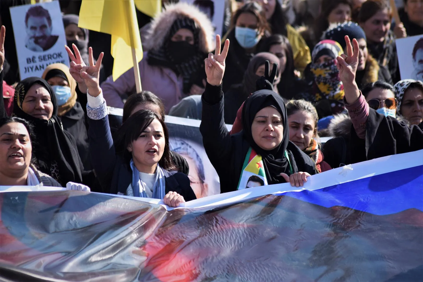​​​​​​​تنديداً بالمؤامرة الدولية... أصوات عشرات الآلاف من المتظاهرين تصدح في إقليم الجزيرة – تم التحديث