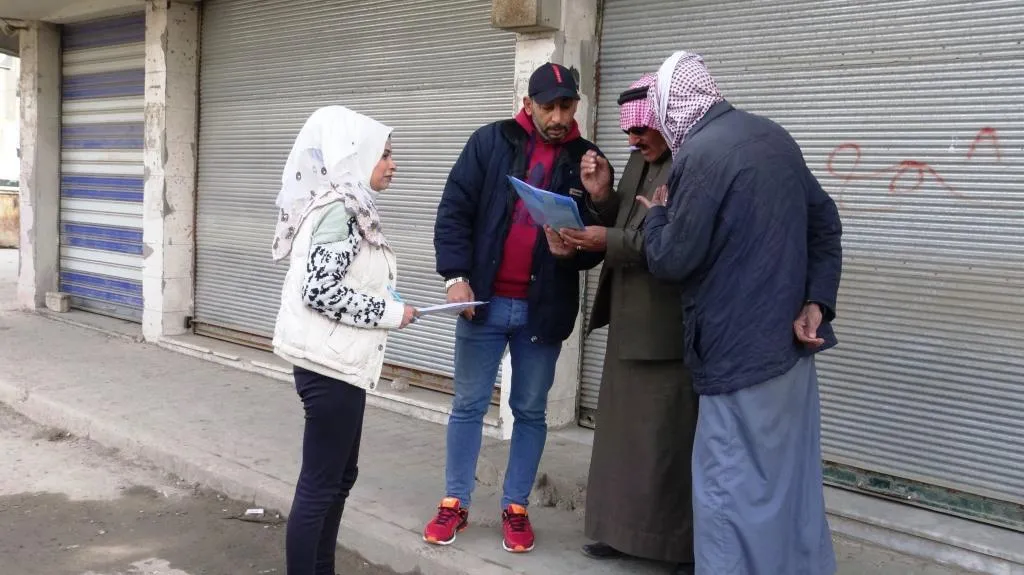 ​​​​​​​أهالي الرقة يشاركون في حملة جمع التواقيع لرفع العزلة عن القائد أوجلان