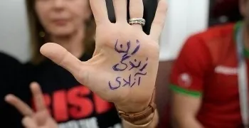 أمهات السلام في روجهلات يزرن ذوي من فقدوا حياتهم خلال الاحتجاجات