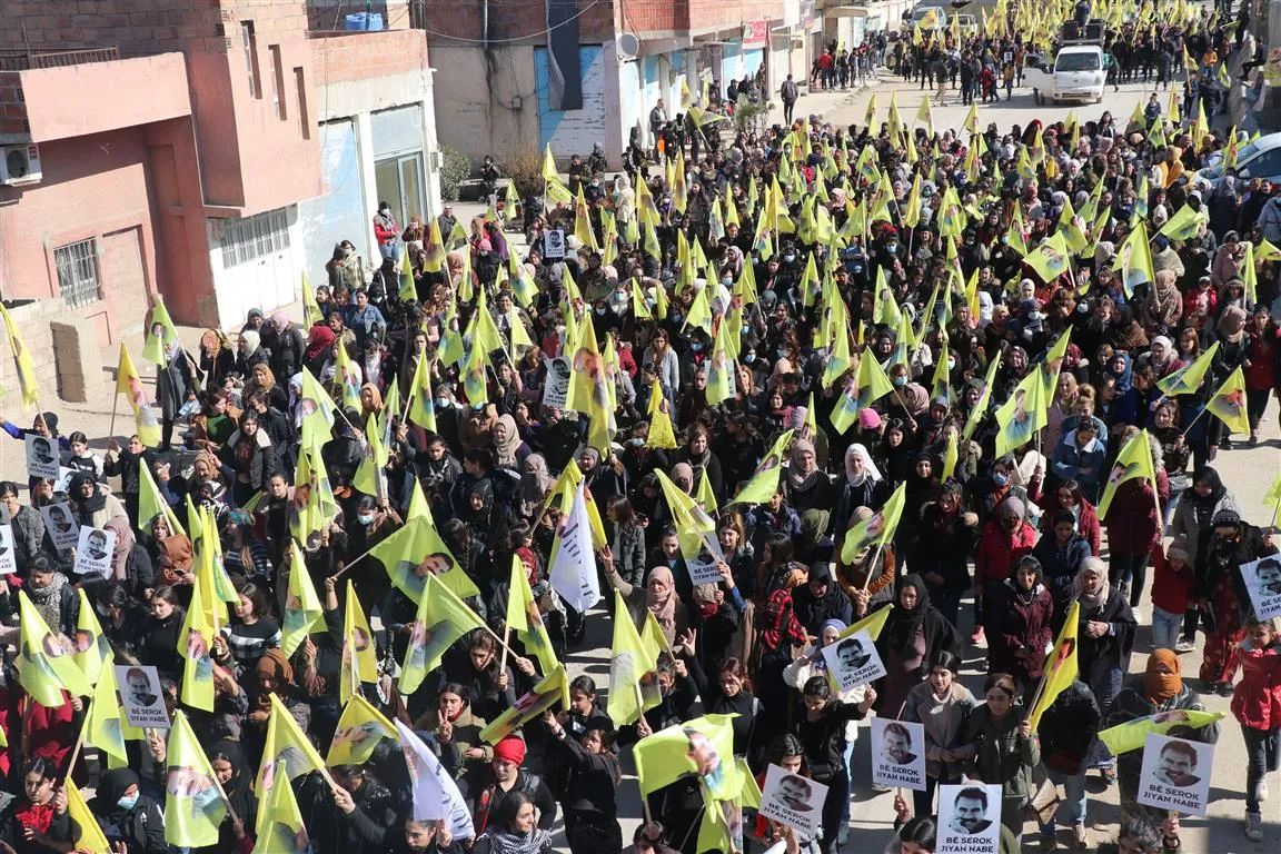 ​​​​​​​تنديداً بالمؤامرة الدولية... أصوات عشرات الآلاف من المتظاهرين تصدح في إقليم الجزيرة – تم التحديث