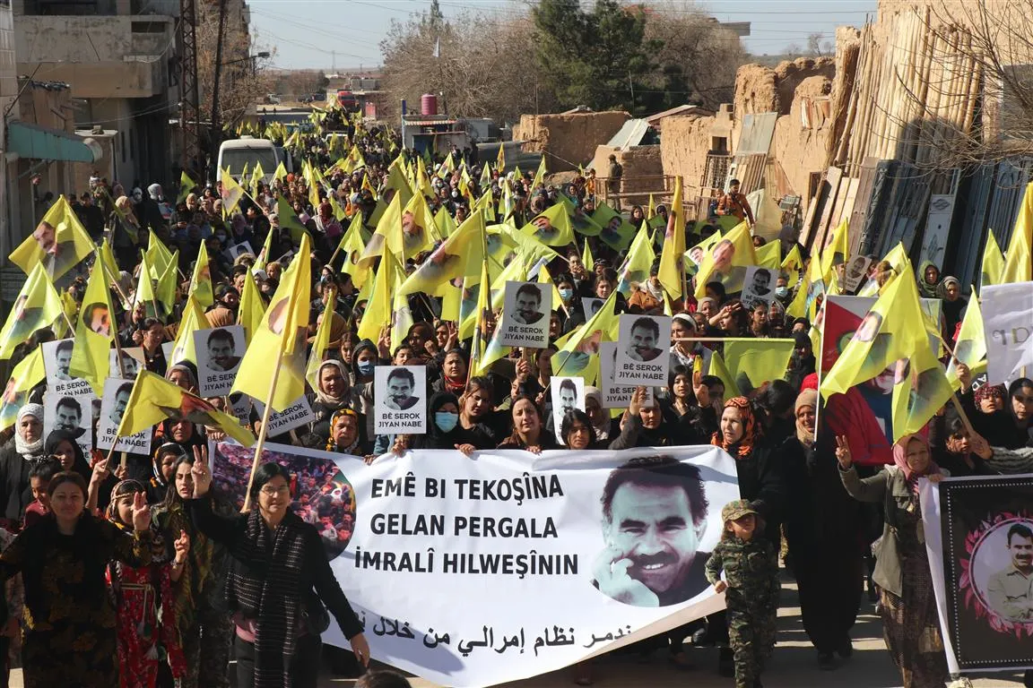 ​​​​​​​تنديداً بالمؤامرة الدولية... أصوات عشرات الآلاف من المتظاهرين تصدح في إقليم الجزيرة – تم التحديث