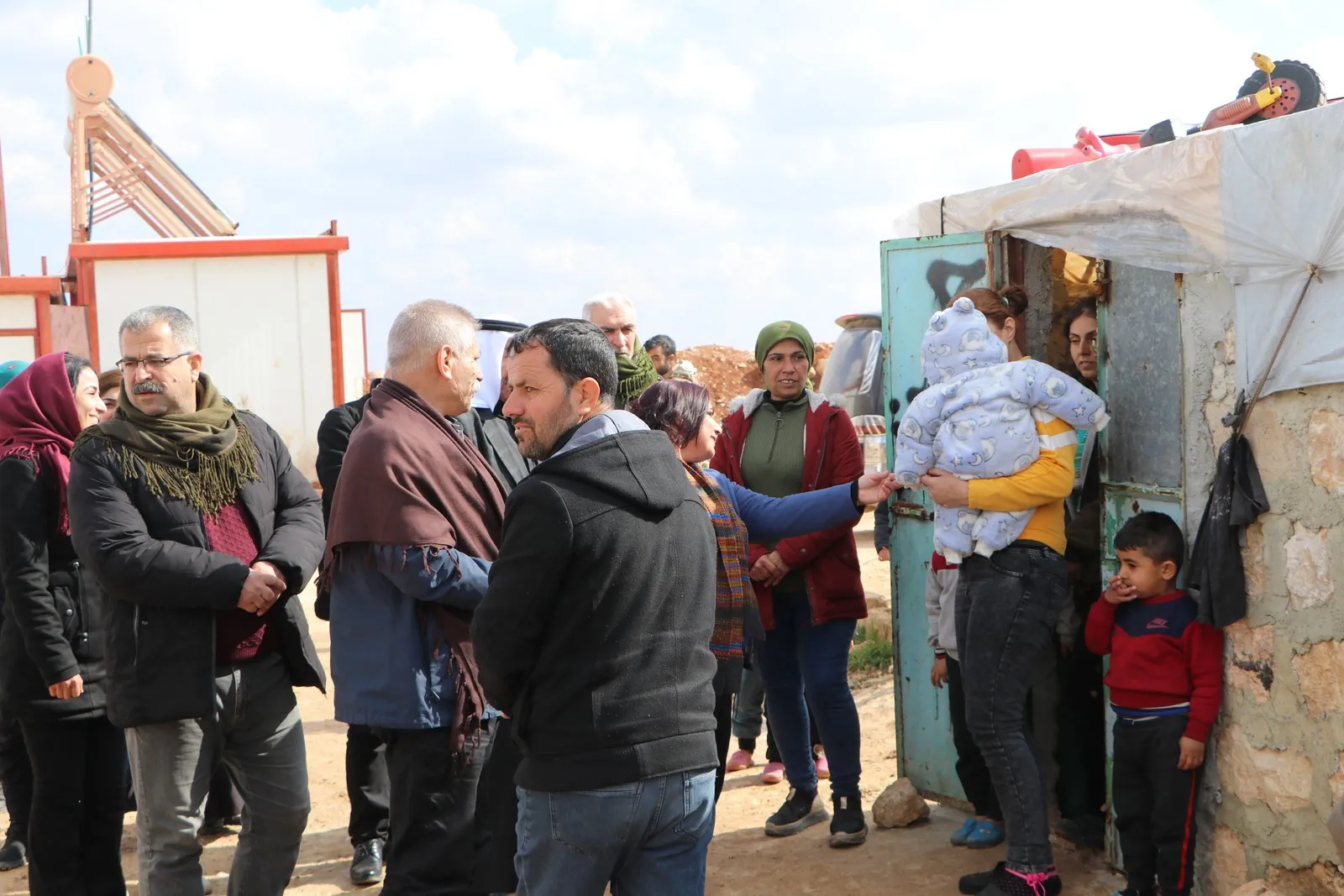 ​​​​​​​الإدارة الذاتية تتفقد أوضاع المتضررين من الزلزال في الشهباء وتطالب بفتح المعابر الحدودية