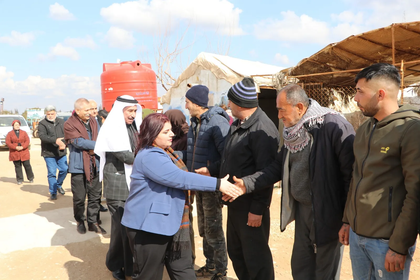 ​​​​​​​الإدارة الذاتية تتفقد أوضاع المتضررين من الزلزال في الشهباء وتطالب بفتح المعابر الحدودية