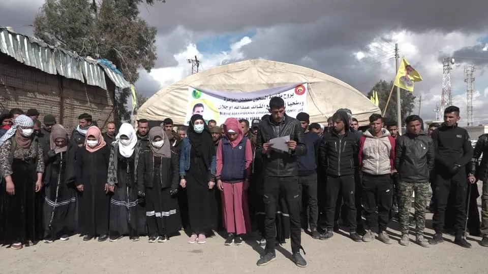 شبيبة دير الزور يؤكدون على الاستمرار في النضال حتى تحقيق الحرية الجسدية للقائد