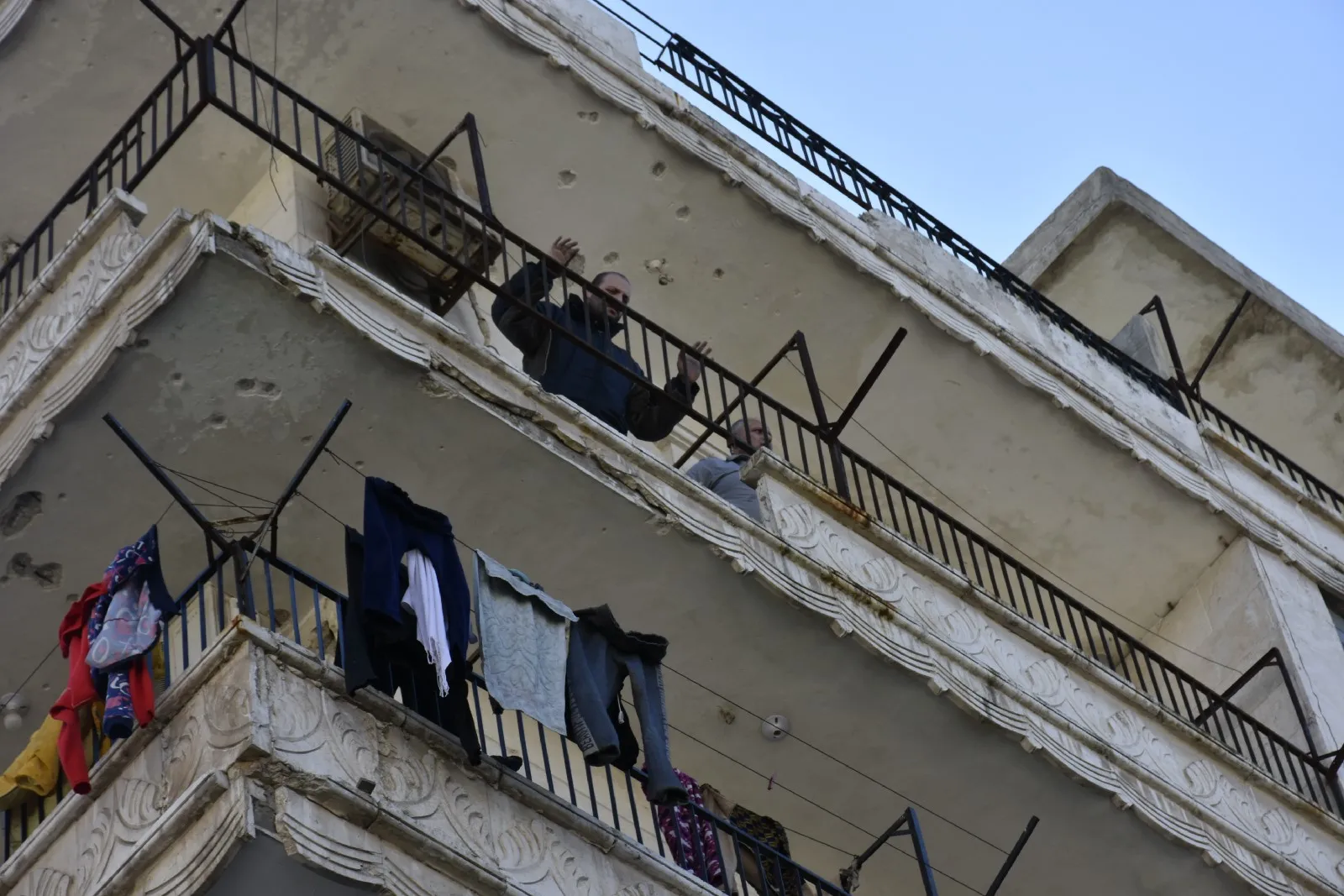 ​​​​​​​ANHA ترصد بالصور والفيديو الأبنية المتصدعة في الشيخ مقصود والأشرفية
