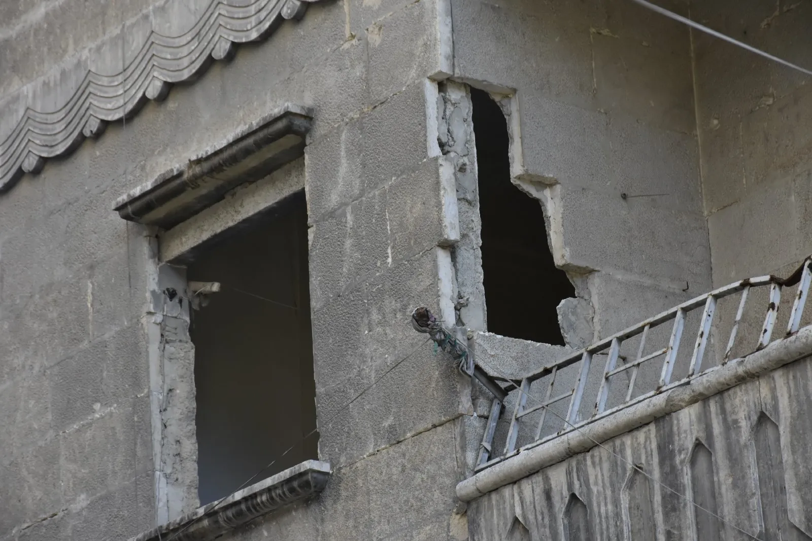 ​​​​​​​ANHA ترصد بالصور والفيديو الأبنية المتصدعة في الشيخ مقصود والأشرفية