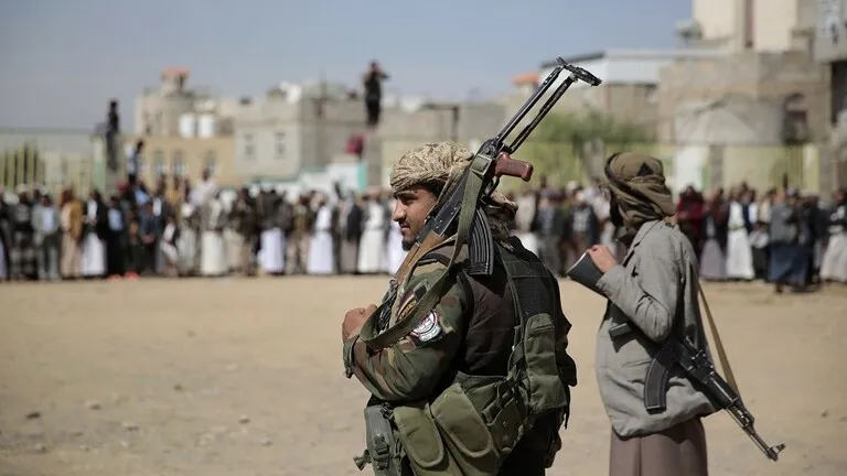 ​​​​​​​قتلى وجرحى إثر مواجهات بين قوات موالية للجيش اليمني والحوثيين